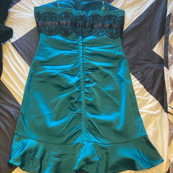 Ladies BCBG silky dress - Picture 4 of 8